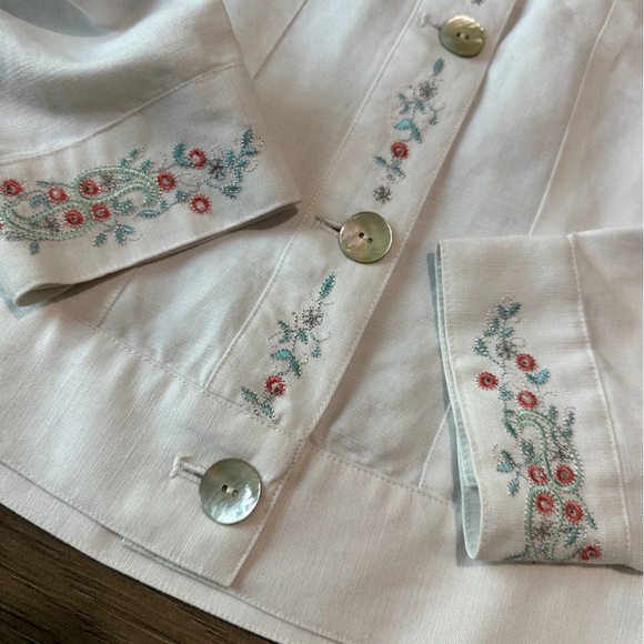 J.H. Collectibles Lightweight Embroidered Button Down Jacket Size Medium White - Picture 6 of 10